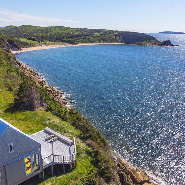 Oceanfront Cottage with Stunning Views 2 min. to Beach, near Cabot Trail & Park