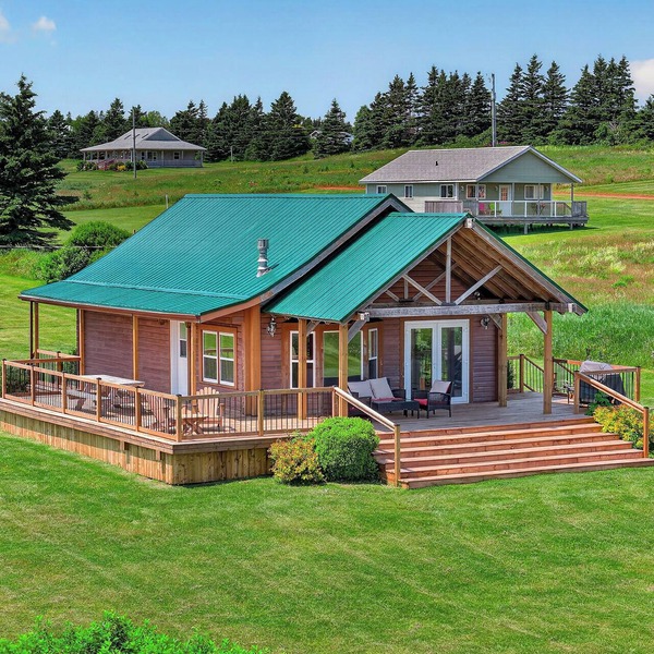 Oceanfront Cottage | Pet-Friendly | Direct Beach Access | North Rustico Bay!