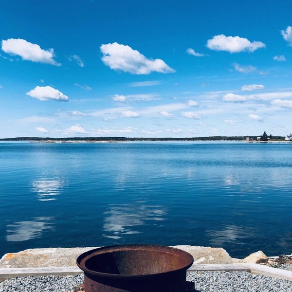 Oceanfront cottage. Privacy. 5 to 25 minutes to beaches, towns & historic sites