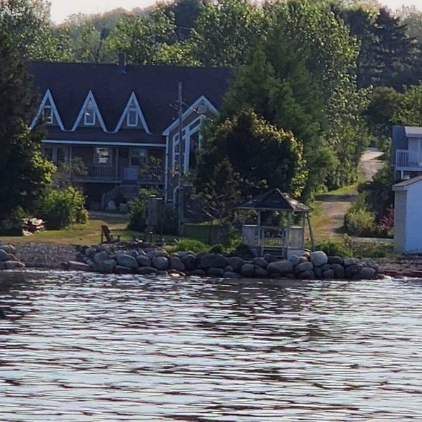 Oceanfront cozy comfortable cottage!