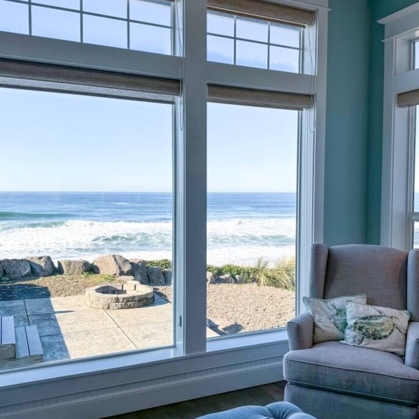 Oceanfront Escape. Cozy & Modern Beach House. Sleeps 10