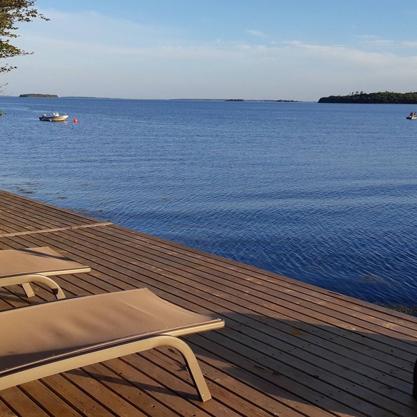 Oceanfront Garden Cottage - Gateway to Attractions & Towns. Private Cove Mooring
