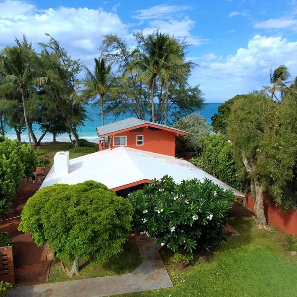 Oceanfront Gem! Private 4 bdr beach home on long white sandy Waimanalo Beach.