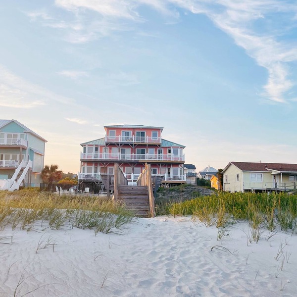 Oceanfront Home-Perfect Location on Emerald Isle-Dog Friendly-BOOKS 1 YEAR OUT