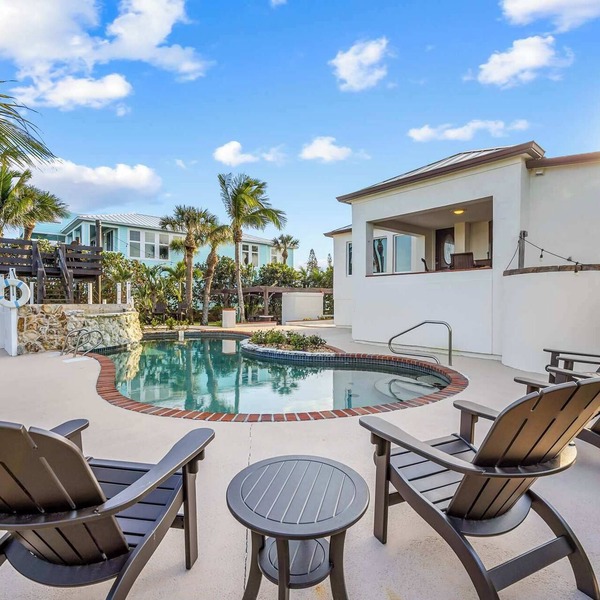 Oceanfront home w/backyard & pool