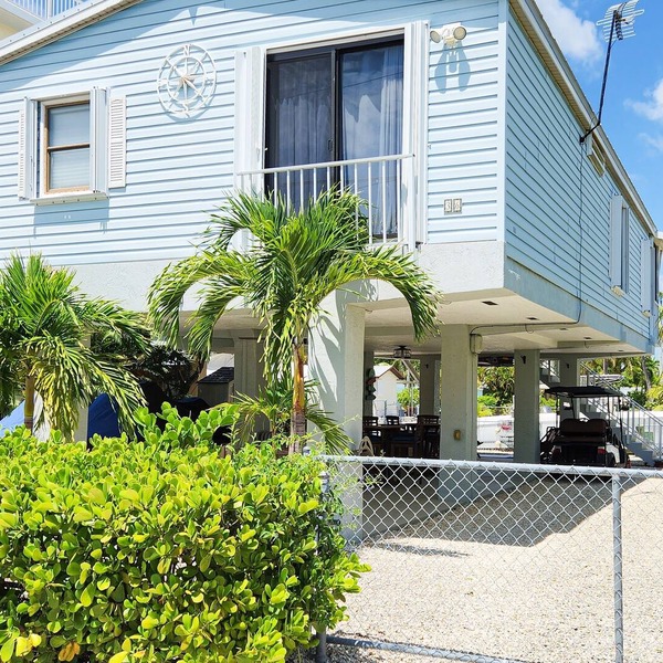 Oceanfront house with water view, balcony, central AC, deck, & W/D - 2 dogs OK
