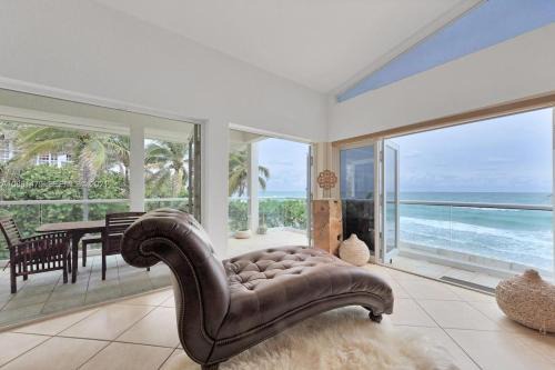 Oceanfront Luxury Villa 5Bedroom and 4Bath Beach Access