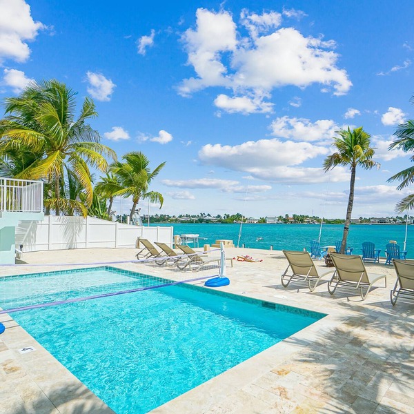 Oceanfront PARADISE w Heated pool, 55’ dock, ocean view & bathroom in every room