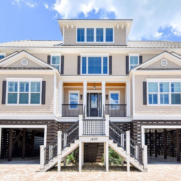 Oceanfront, Pool, Hot Tub, Exceptional Reviews!