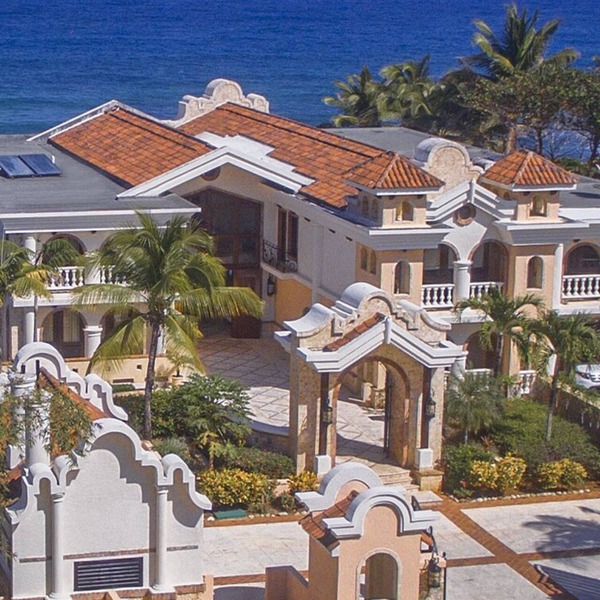 Oceanfront Private 10 Bedroom Villa perfect Wedding/family/friends reunions,