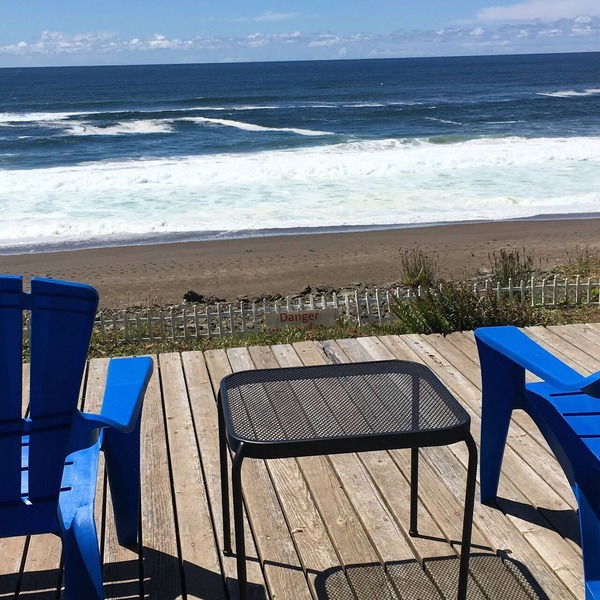 Oceanfront Remodeled Gleneden home, Great location, Amazing Views, Fireplace.