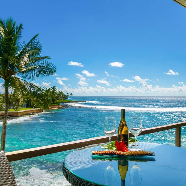 Oceanfront Remodeled Luxury Penthouse/Cooling Trades & A/C/LIGHT & BRIGHT