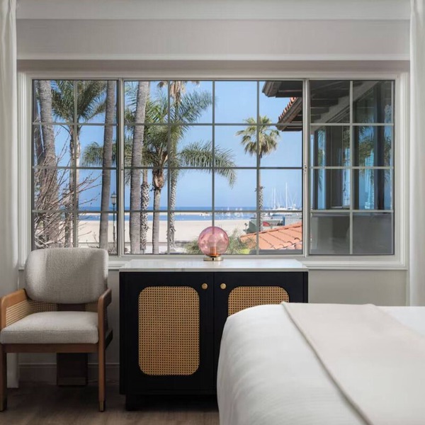 Oceanfront Santa Barbara Escape! Pool & Gym Access! Walk to Stearns Wharf