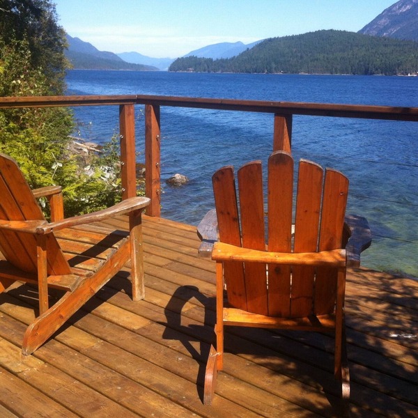 Oceanfront, Spectacular Views, Sauna, Minutes to Sechelt. A Sunshine Coast Hub!