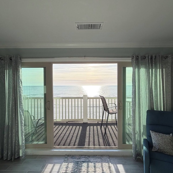 Oceanfront with breathtaking views. Big dog friendly!