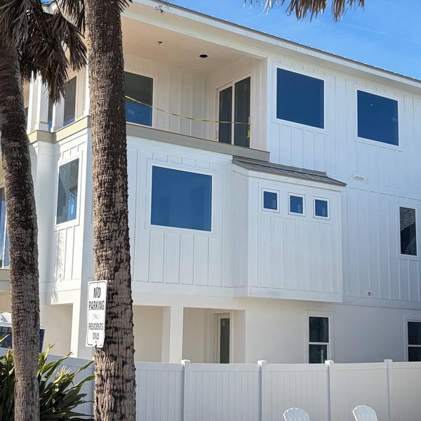Oceans 11–Huge Ocean Views, Pool & 50 Steps to Beach, East of A1A