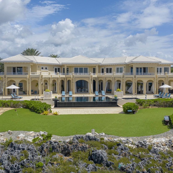 Oceans Edge SeaSide Estate is a stunning private villa right on the clifftop!