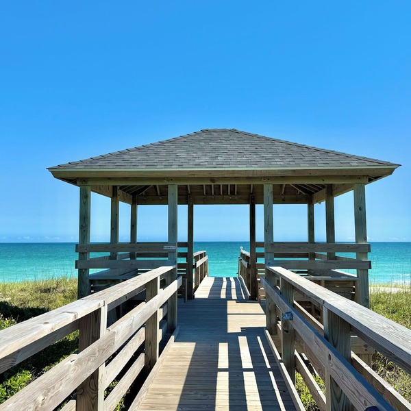OCEANSIDE COMMUNITY 2nd Floor Private Beach Access Pool Kitchen BBQ Grills