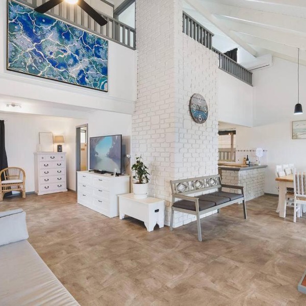 Oceanview Manor by "Peppy Beach Retreats" - Two Houses in One with Panoramic Views