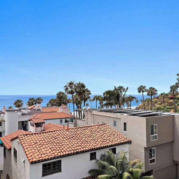 Oceanview Penthouse Walk to beach Bikes Pets ok