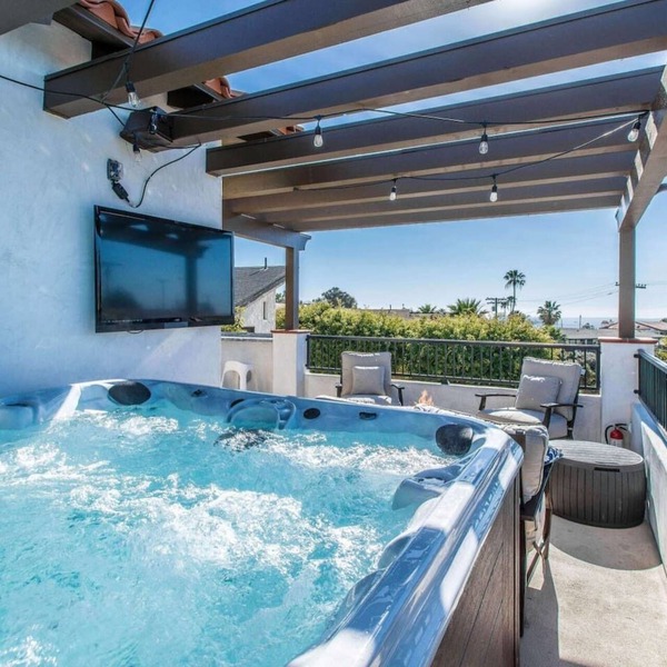 Oceanview Penthouse HotTub Walk to Village/Beach
