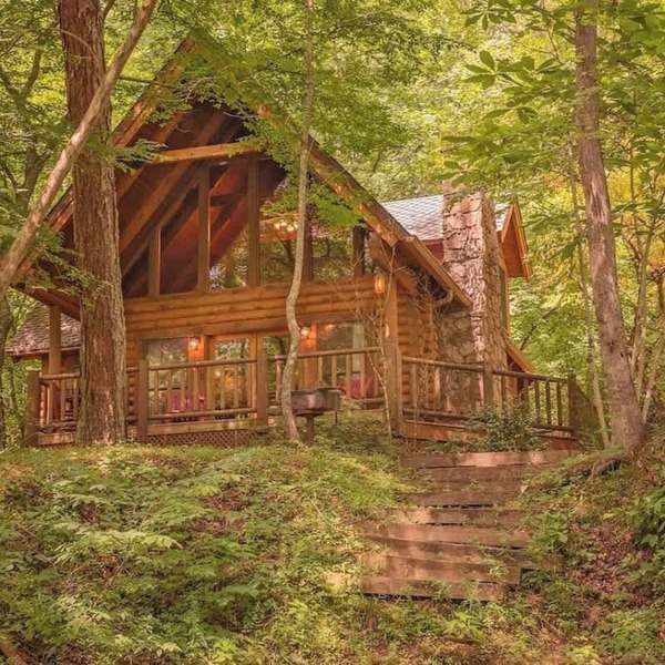 Ocoee Log Cabin steps from Ocoee in resort village
