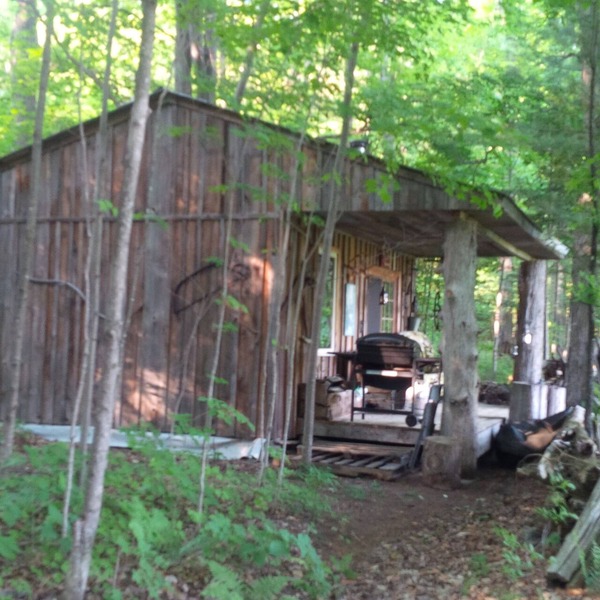 Off Grid Cabin sleeps 2 comfortably and additional 2 on futon.