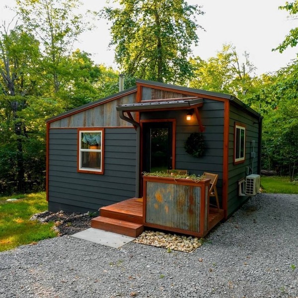 Off-Grid Cabin Surrounded by Trees in Pineville, Missouri