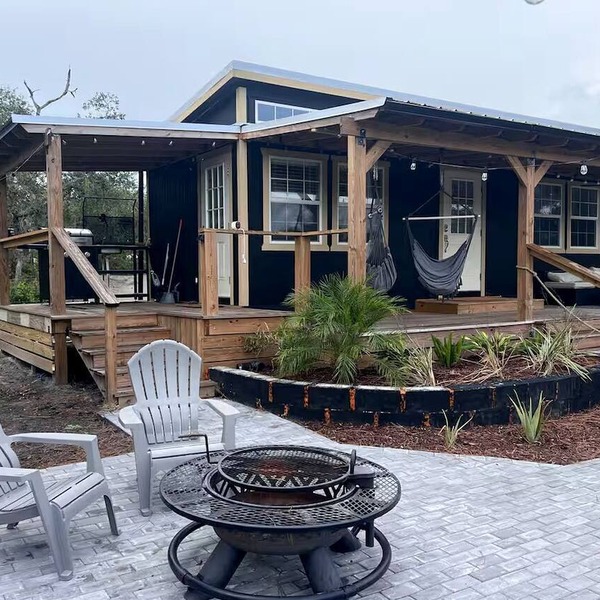 Off-Grid, Lakeside Tiny Home in Punta Gorda, Florida, Perfect for a Weekend Getaway
