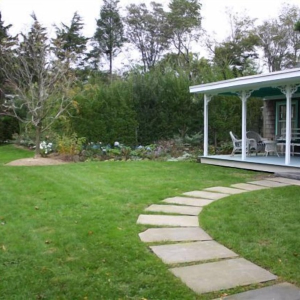Oh So Charming! 2 Bedroom Cottage in East Hampton Village.