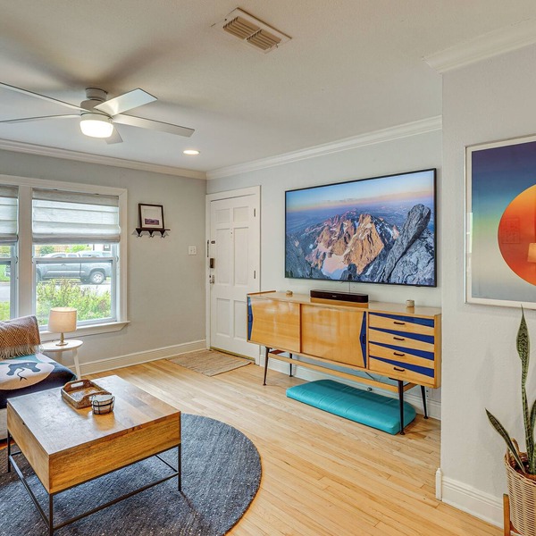 Old Austin Vibes! Spacious Yard & Porch Near UT