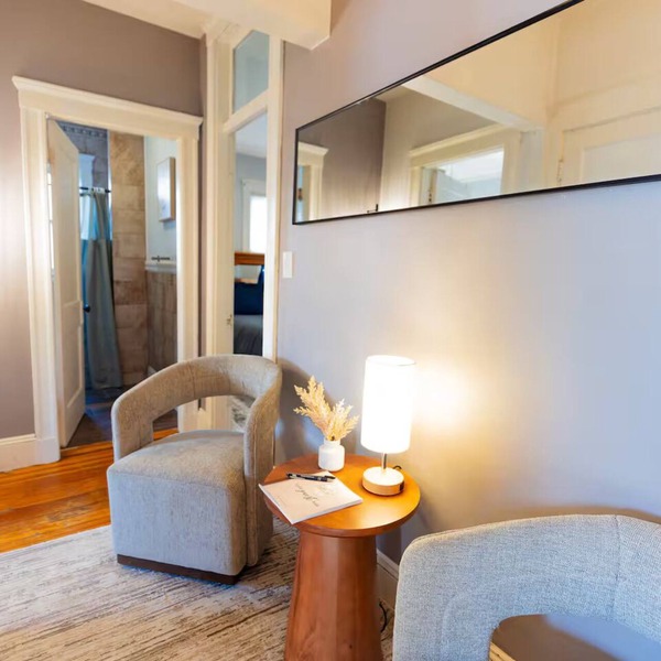 Old Brookline Charm 5 min Longwood In-Unit Laundry
