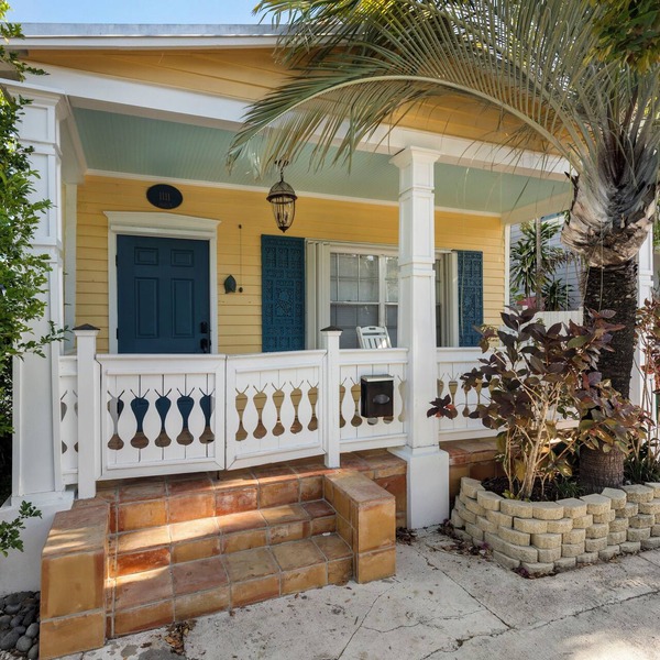 Old Town Elegance Island Breezes and Poolside Bliss