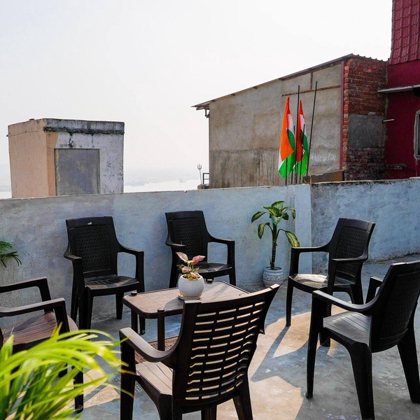 Om Paramhans Luxury Homestay : A short walk to the Brahma ghat