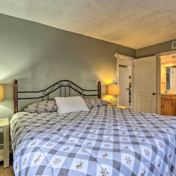 On Big Boulder Lake: Condo w/Community Pools!