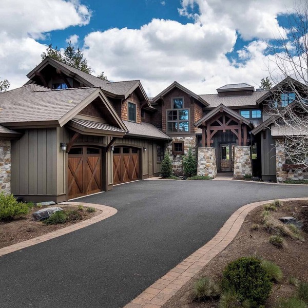 ON CALDERA SPRINGS GOLF COURSE-Spacious 6-bedroom house in enchanting SunRiver!