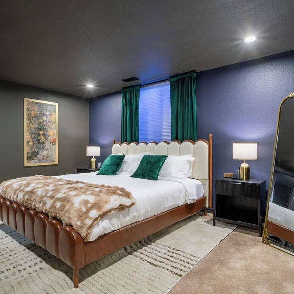 On Meade Speakeasy – Hot Tub, Fire Pit, near Downtown