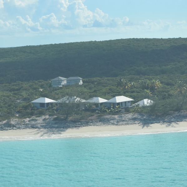 ON Tar Bay beach steps away private 4 acres 4 bedroom pool hot tub gym 3.5 baths