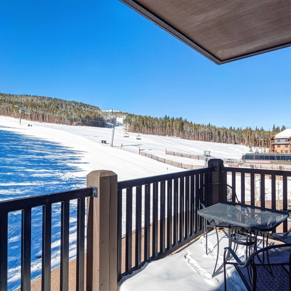 ON THE SLOPES. FAST RESPONSE. Ski Side Corner Unit, Crystal Peak Lodge 2BR/2BA