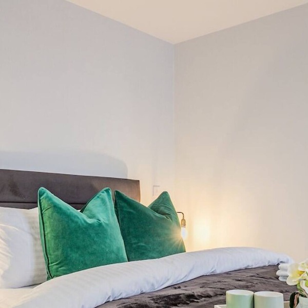 One Bed Studio in Town Centre.