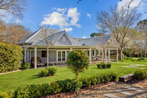 One Bedroom Cottage with Shared Pool