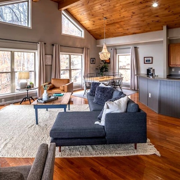 Open Living, Fall Views, Hot Tub, Near Ski Slopes