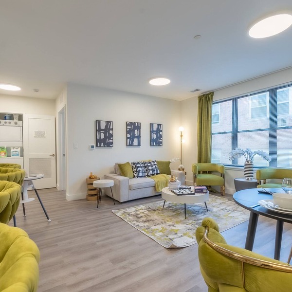 Opulence in Olive with Free Parking+ 2 Bath & Sleeps 8.✨20% OFF 7days✨