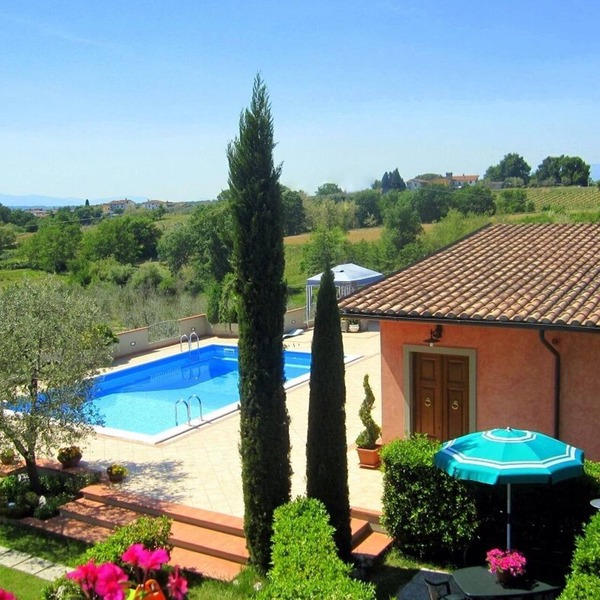 ORANGE APARTMENT in Poggio alla Cavalla farmhouse in the heart of Tuscany