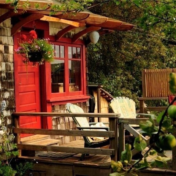Orchard Cabin - A Cozy Cabin in a Peaceful Orchard Close to Ganges.