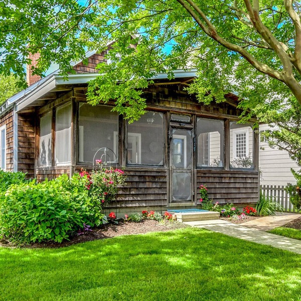 Original Beach Styled Cottage