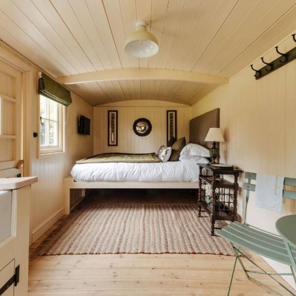 Ormesby Manor - Shepherd's hut Gamekeeper