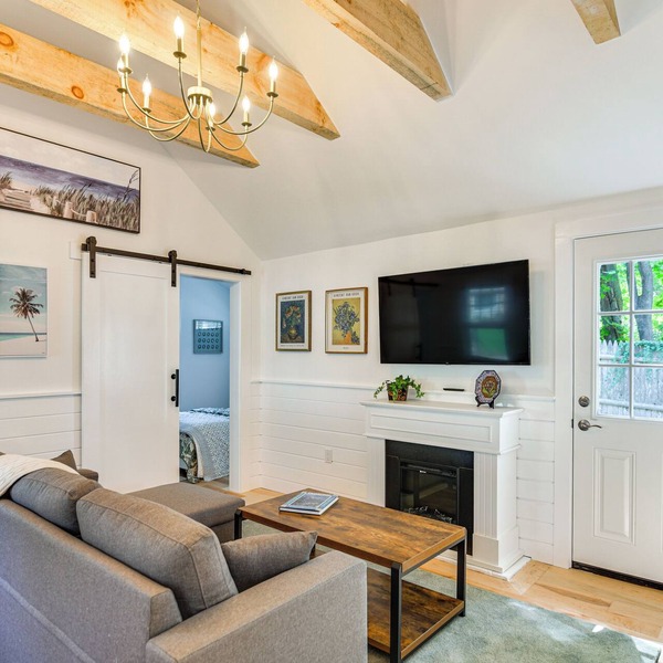 Osterville Gem Steps to Main St! Relax fireside