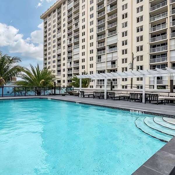 Outdoor Getaway! Modern Unit Near Beach and Attractions, Pool