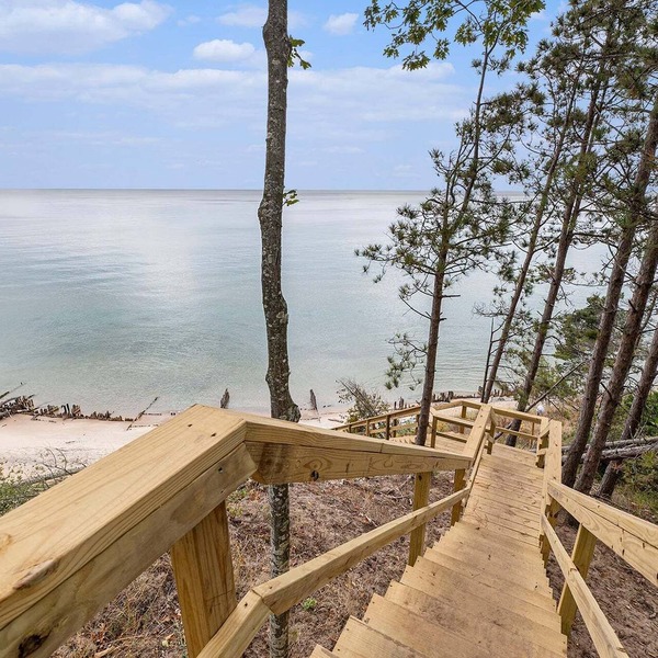 Overlooking Shoreline 2BDR Chalet 18396